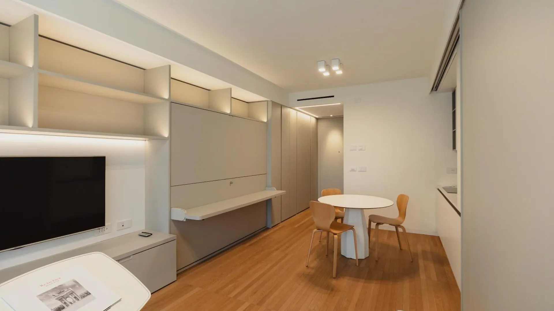 Gohost - Stylish Apartment 10 Min From Central Station Milan Italy